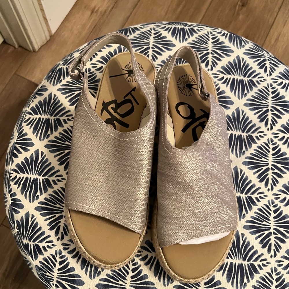 OTBT sandals - tan